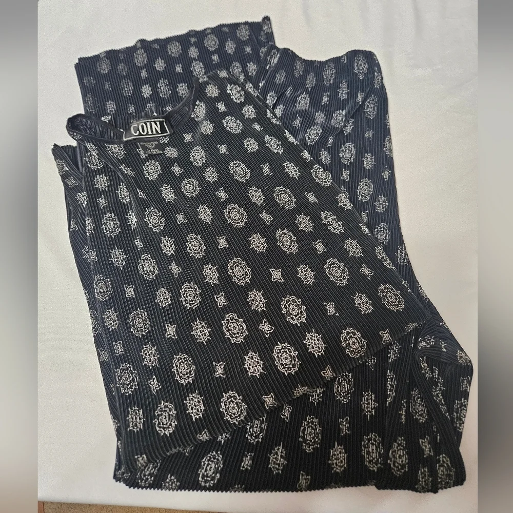 Vintage Coin Ribbed Black And Silver Pj Set Large Top Medium Bottoms Stretch